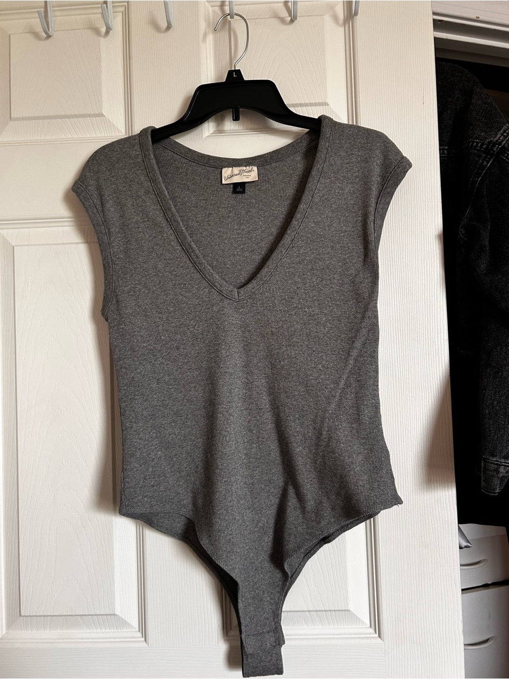 Universal Thread Gray V-Neck Ribbed Cap Sleeve Bodysuit
